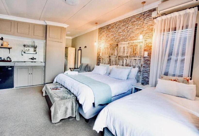 Семейный Номер, Cottonwood Guesthouse Oasis