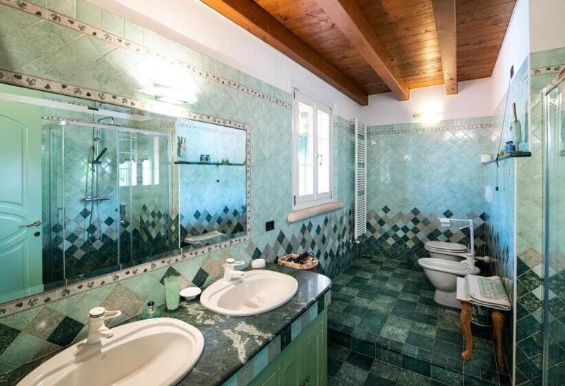 اتاق استاندارد سه تخته با سرویس بهداشتی مشترک, Villa Mari