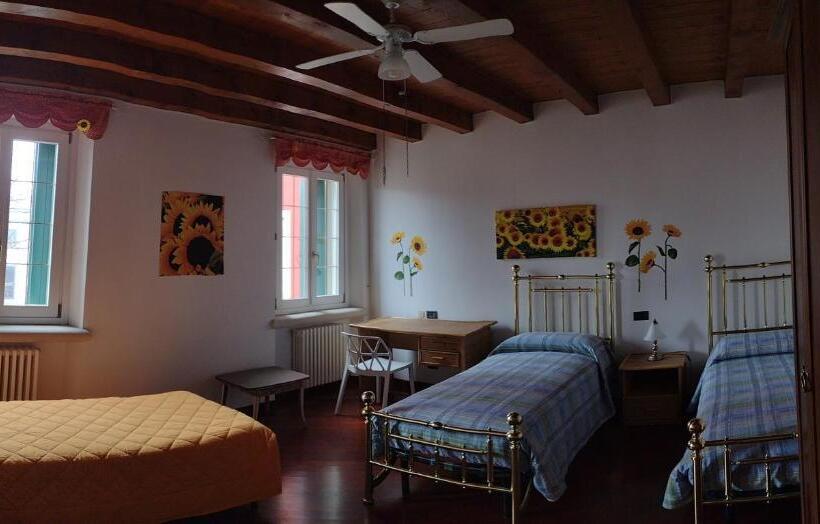 اتاق استاندارد سه تخته با سرویس بهداشتی مشترک, Villa Mari