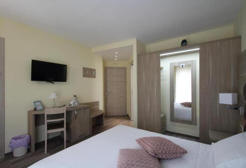 اتاق لوکس با بالکن, Il Viottolo Rooms And Breakfast