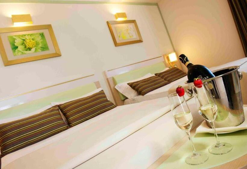 سوییت جونیور, Kora Park Resort