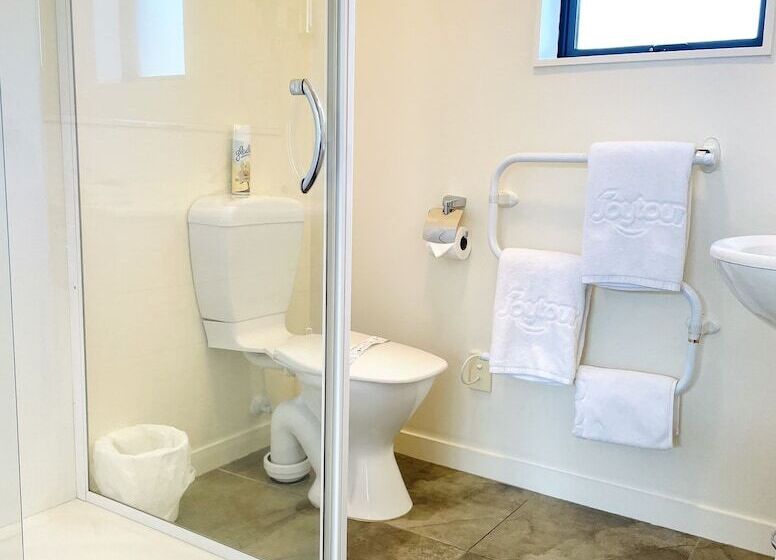 Апартаменты 2 Спальни, 298 Westside Motor Lodge