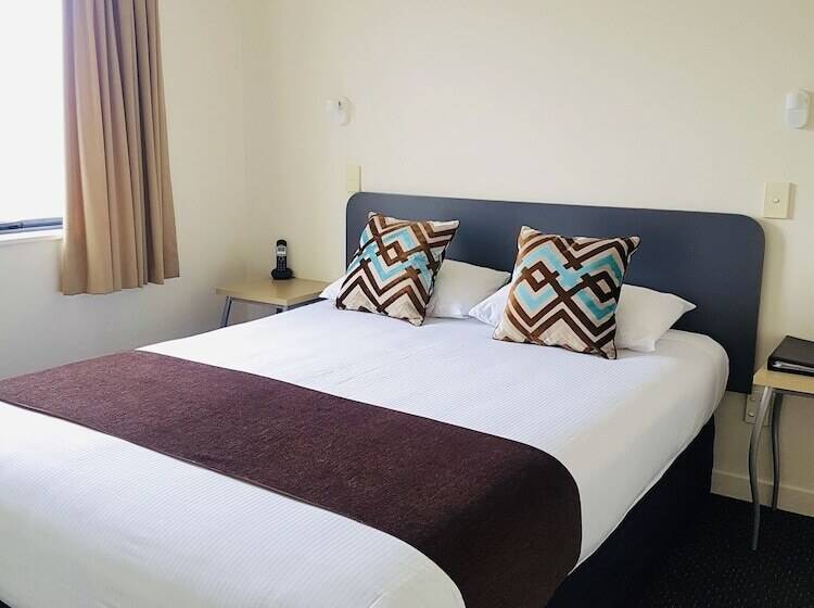 Апартаменты 3 Спальни, 298 Westside Motor Lodge
