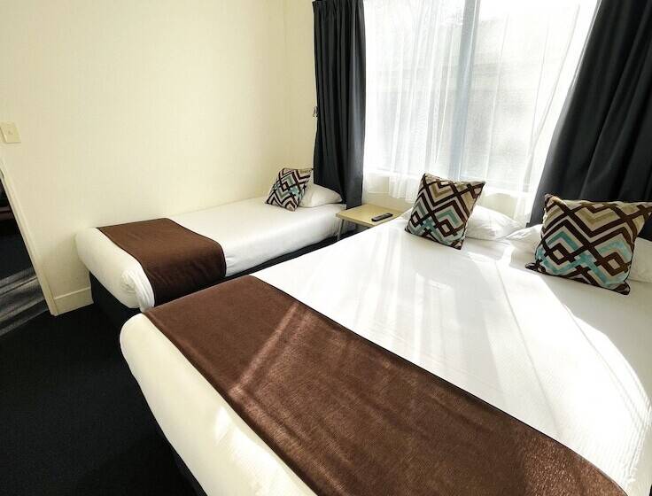 Апартаменты 2 Спальни, 298 Westside Motor Lodge