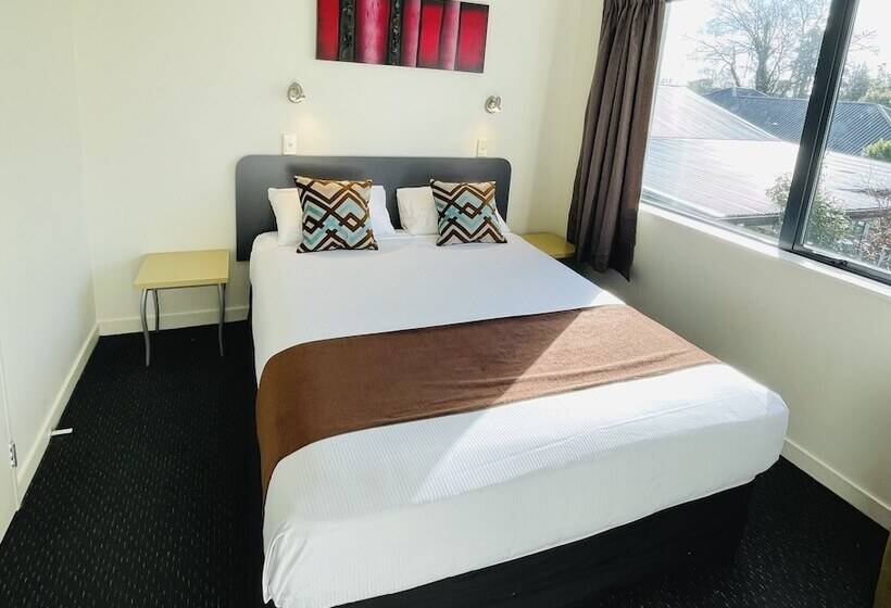 Апартаменты 3 Спальни, 298 Westside Motor Lodge
