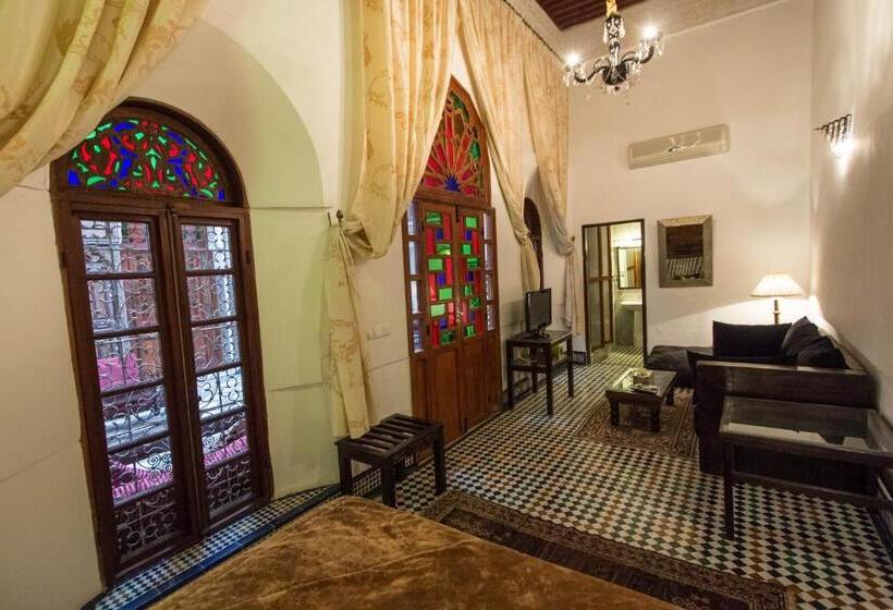 اتاق لوکس سه تخته, Riad Noujoum Medina