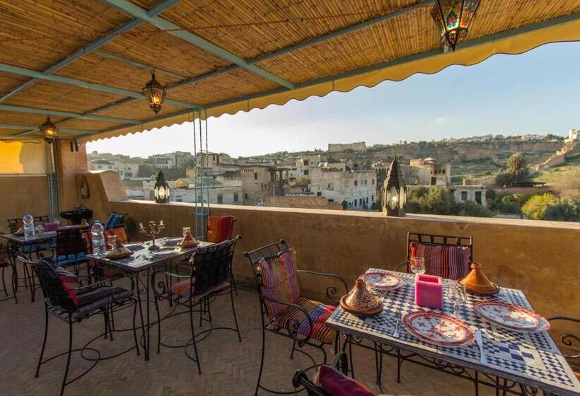 اتاق خانوادگی, Riad Noujoum Medina