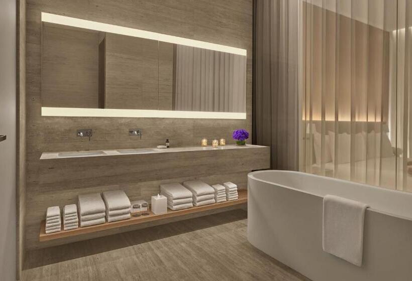 Deluxe Suite King Bed, The Dubai Edition