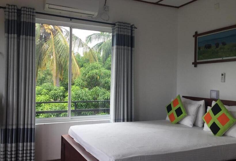 Номер Deluxe с Балконом, Thisara Guest House