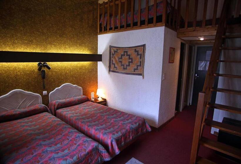 Номер Стандарт Индивидуальный, Logis Hotel Restaurant Auberge Du Peras