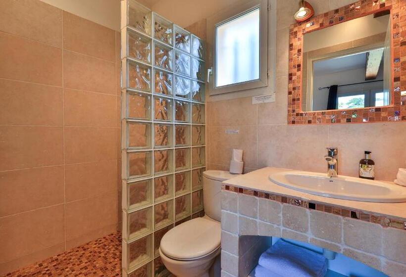 Трехместный Номер Комфорт, Logis Hôtel & Spa Déjeunez Sous L Arbre