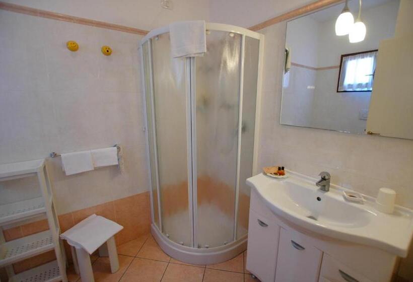Standard Triple Room with Terrace, Mistral