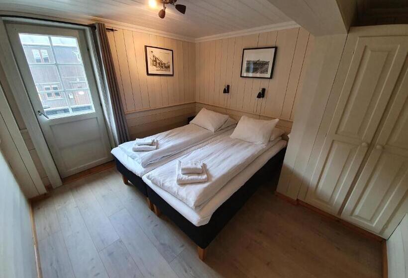 Семейный Номер, Vertshuset Røros