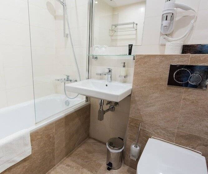 Habitación Estándar Individual, Galanta