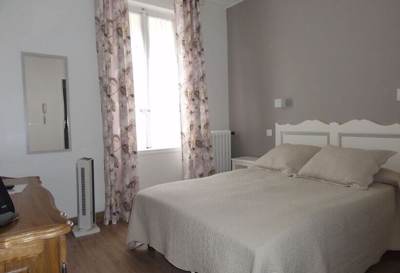 Номер Стандарт, Hôtel Les Echevins