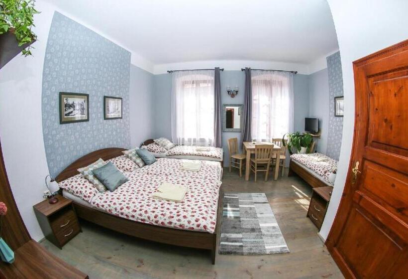 4인용 스탠다드 룸, Mini Hotel Abraka & Apartments
