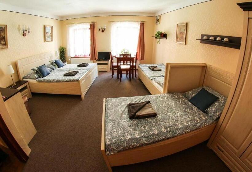 4인용 스탠다드 룸, Mini Hotel Abraka & Apartments
