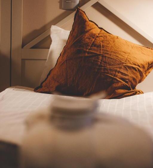 Семейный Номер, åtellet Hotell