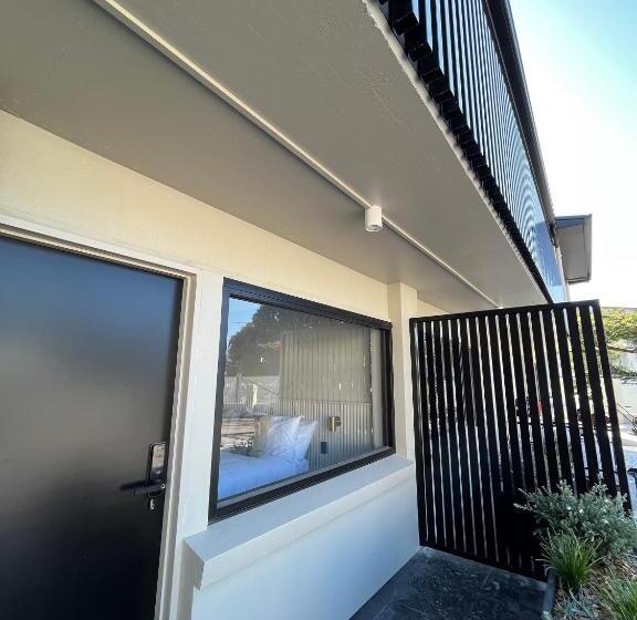 Семейный Номер, Motel Caloundra