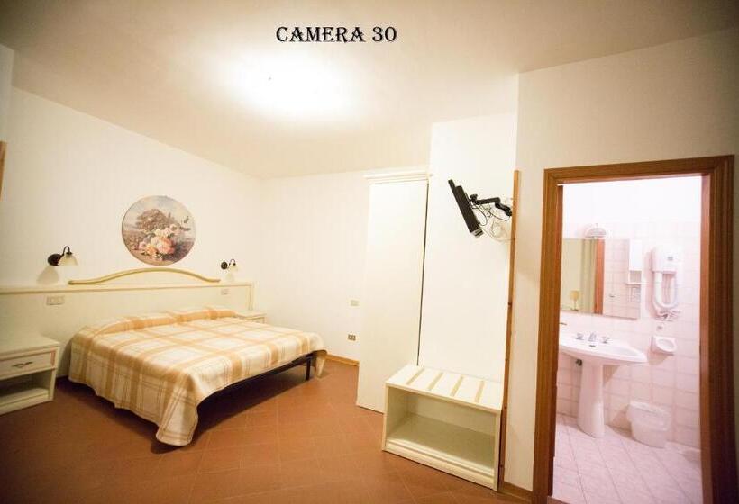 اتاق استاندارد سه نفره, I Tigli Albergo Diffuso