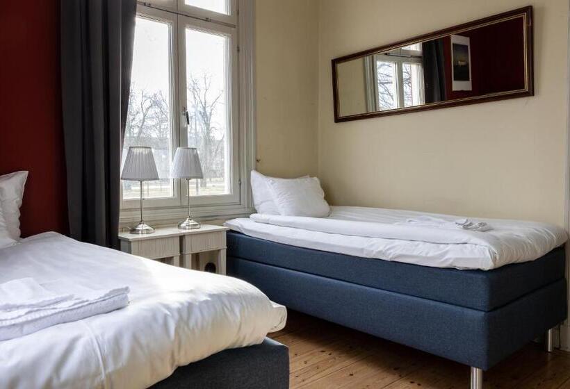 Четырехместный Номер Стандарт, Park Hotel Linköping Fawlty Towers