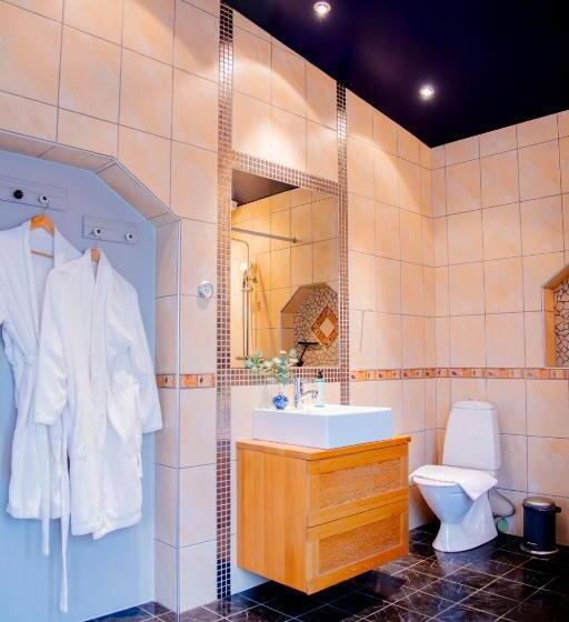 Четырехместный Номер Deluxe, Park Hotel Linköping Fawlty Towers
