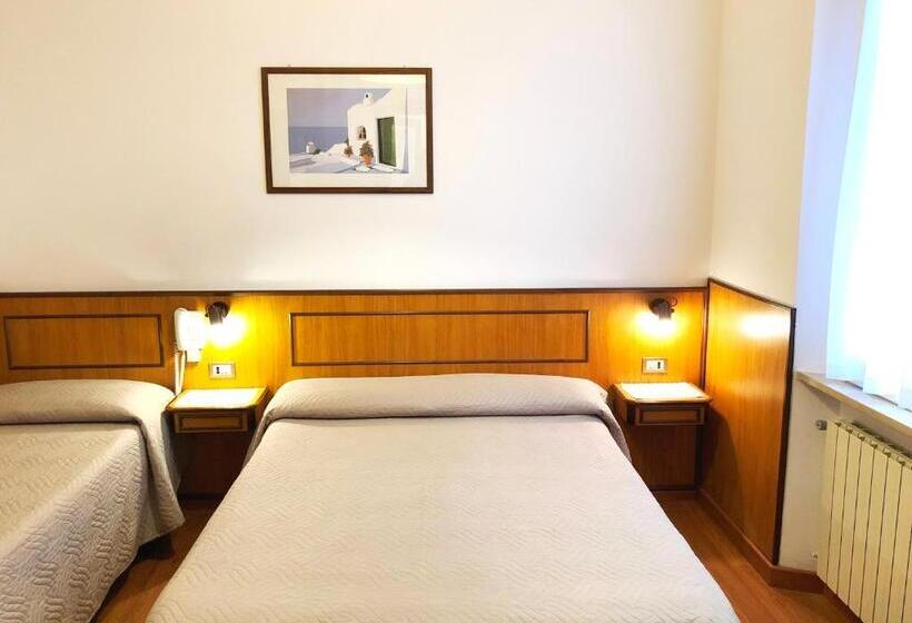 Economy Triple Room, Signa