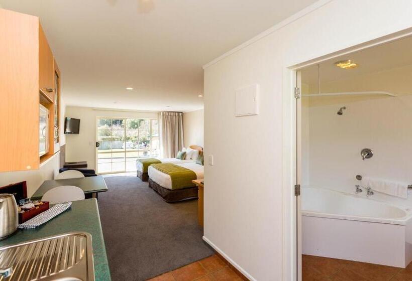 이그제큐티브 스튜디오, Aspen Court Motel Taihape