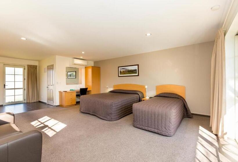이그제큐티브 스튜디오, Aspen Court Motel Taihape
