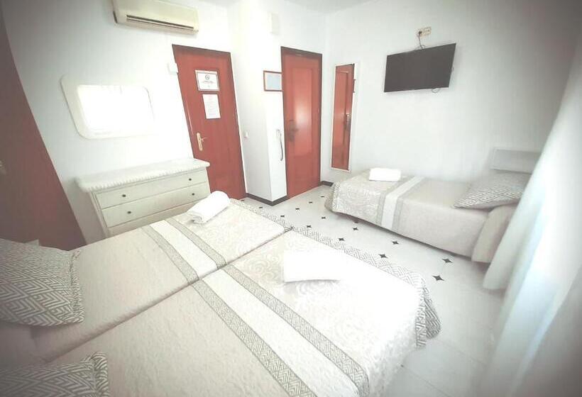 Номер Стандарт Трехместный, Hostal Kokkola