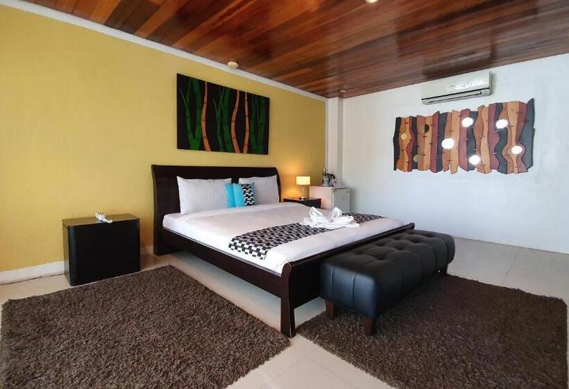 חדר דחוקס עם מיטת קינג, Pinjalo Resort Villas   Jade Hill Project Property Development