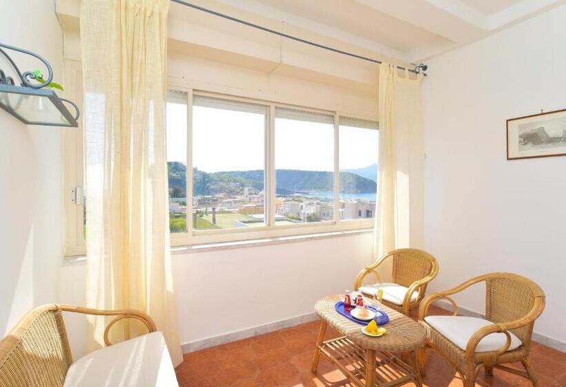 Tripla Superiore Vista Mare, Celeste