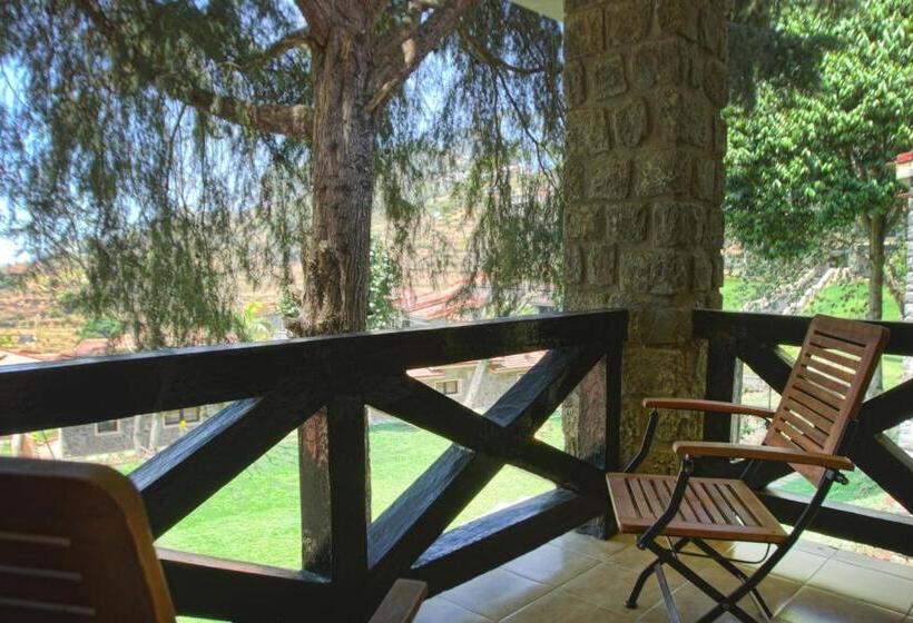 سوئیت پریمیوم, Green Pastures   A Hill Country Resort