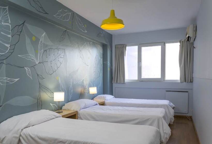 اتاق استاندارد سه نفره, Circus Hostel