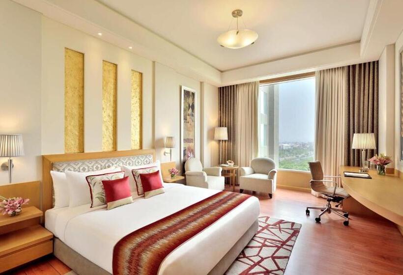 Номер бизнес-класса, Radisson Noida