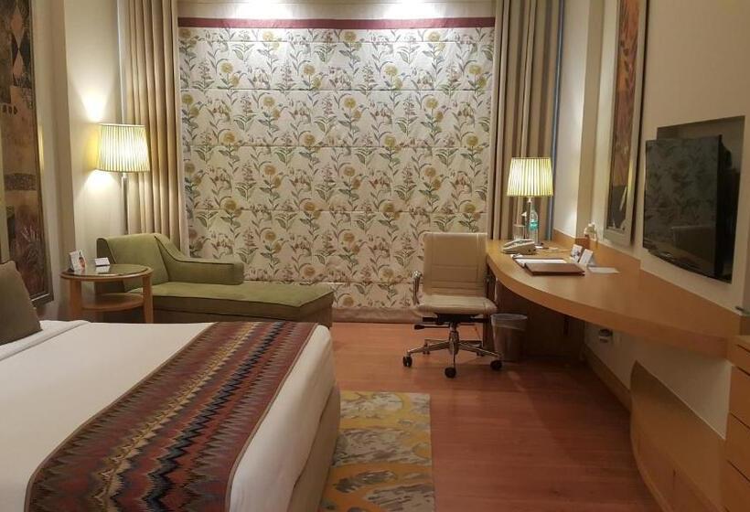 Номер Executive, Radisson Noida