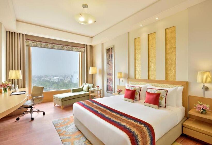 Номер Executive, Radisson Noida
