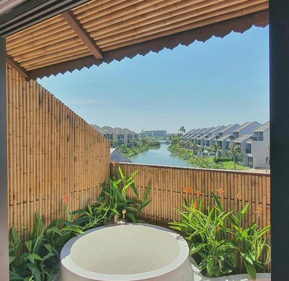 سوئیت با چشم‌انداز رودخانه, Minh   Casa