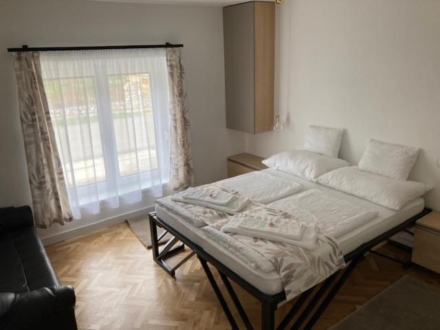 Номер Стандарт, Wbr. Vendégház
