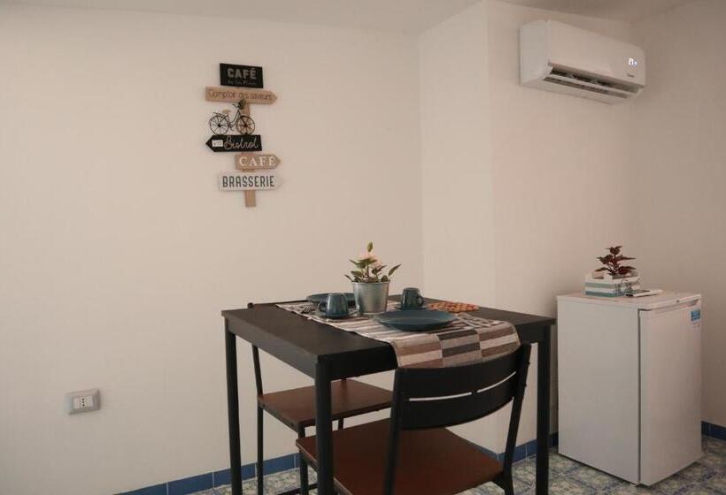 اتاق استاندارد با تخت بزرگ, B&b La Marinella