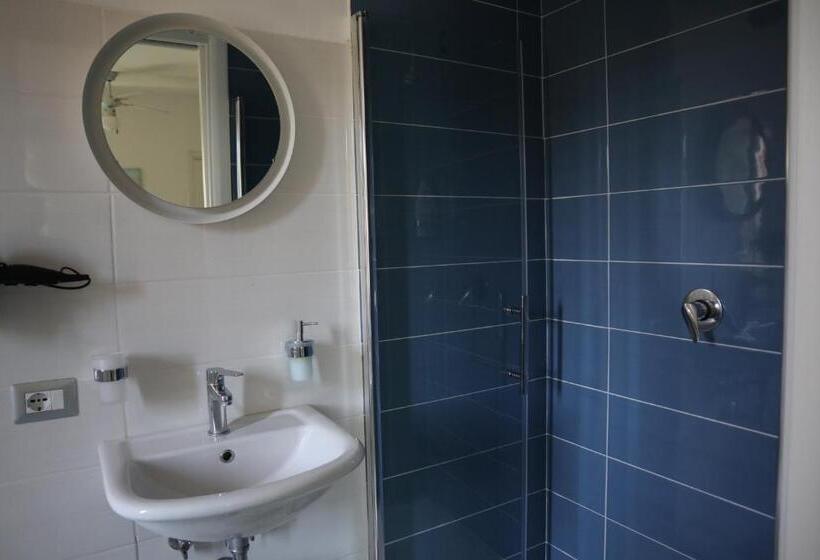 اتاق استاندارد با چشم‌انداز دریا, B&b La Marinella