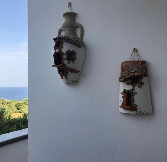 اتاق استاندارد چهار تخته با چشم‌انداز دریا, B&b La Marinella