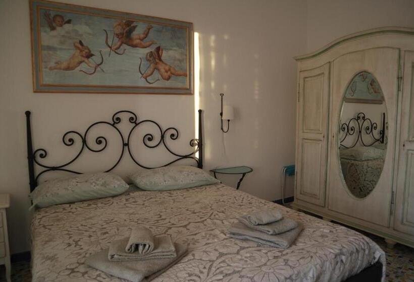 اتاق استاندارد چهار تخته با چشم‌انداز دریا, B&b La Marinella