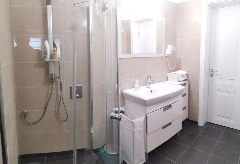 سوئیت با تخت بزرگ, Villa Unique