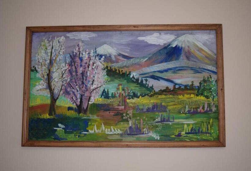 Семейный Номер, Home