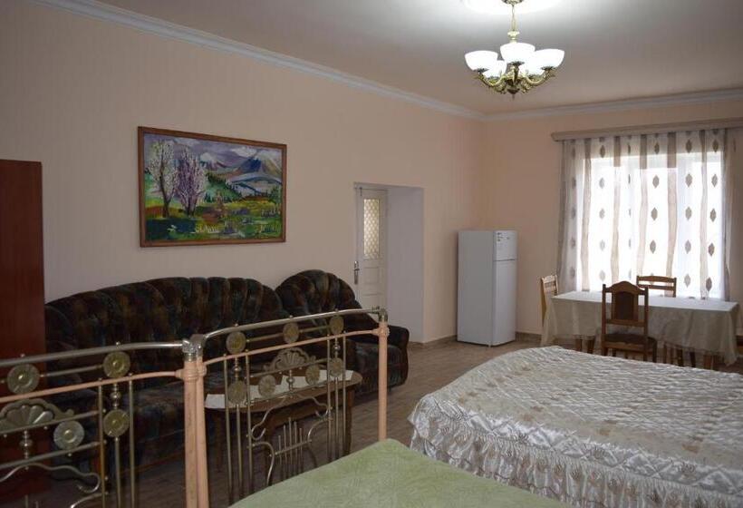 Семейный Номер, Home