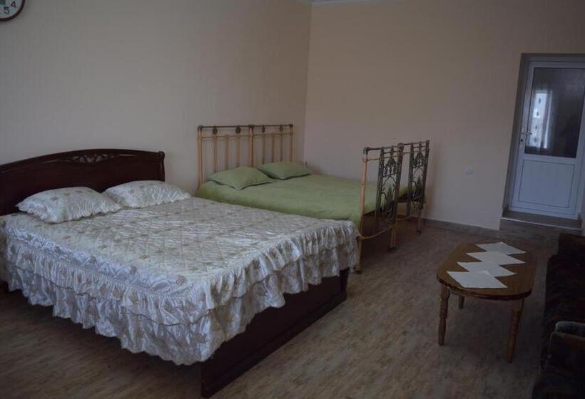 Семейный Номер, Home