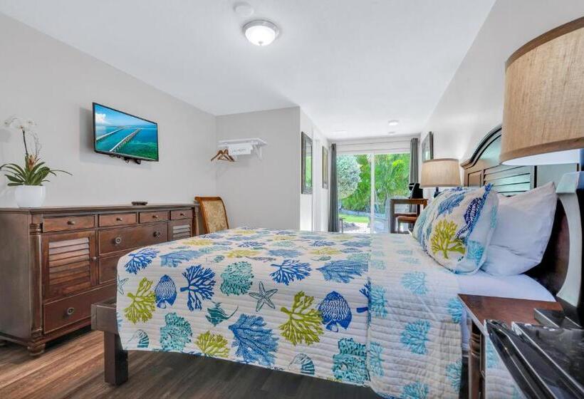 プールビュースタンダードルーム, Coconut Cay Resort