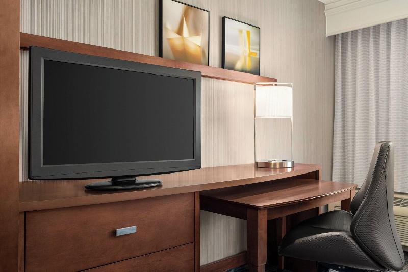 Люкс Кровать Кинг, Courtyard By Marriott Philadelphia Montgomeryville
