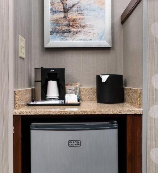 Номер Стандарт с Балконом, Courtyard By Marriott West Orange